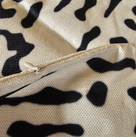 Pack of 4 Decorative Cream Throw Pillow Covers Zippered Closure - Picture 8 of 10